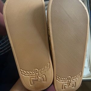MCM Cognac slides